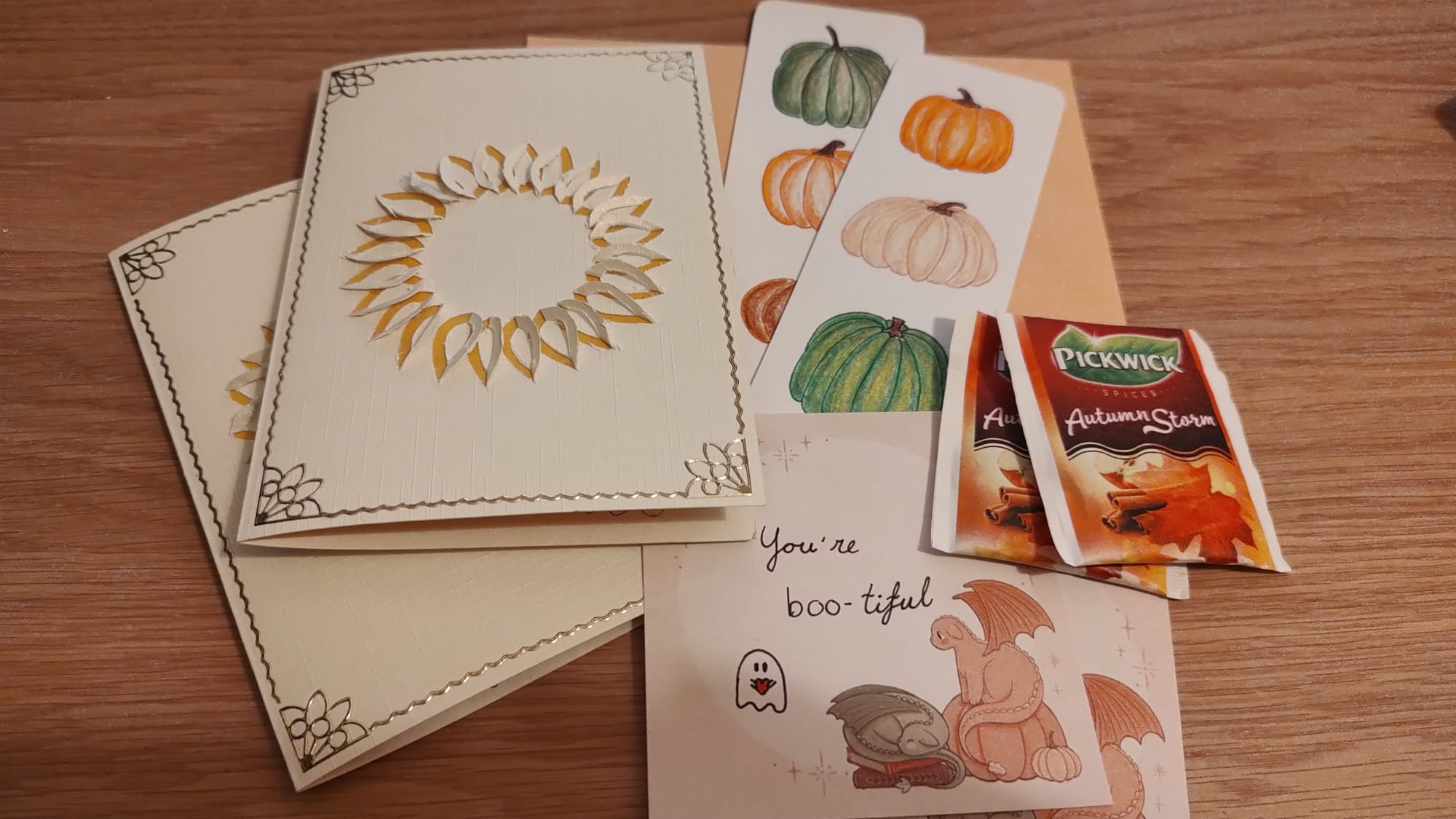 Herfst seizoenskaarten met pompoenen en draak